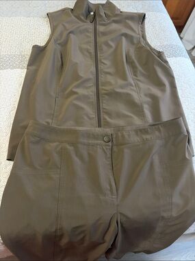 Vintage Weekends by Chicos Classic Olive Utility Vest & capri Set